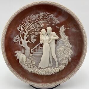 "The Kiss" Incolay Stone Cameo Plate Romantic Poets Roger Akers 1981 VTG